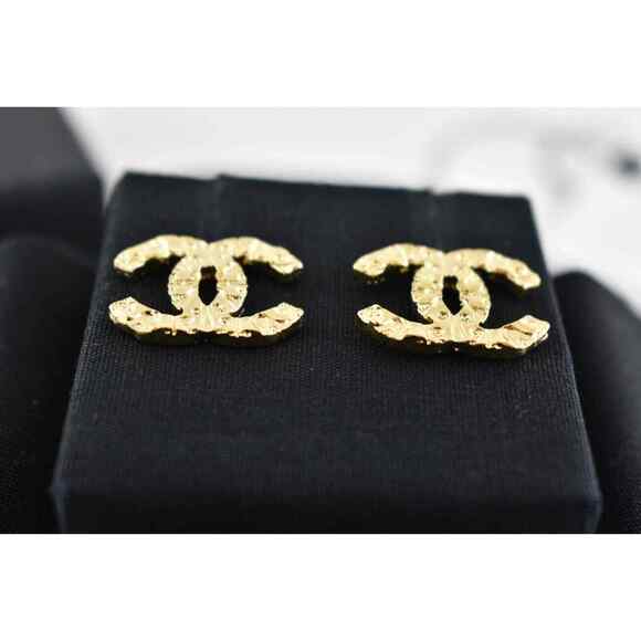 Chanel 21A Gold Interlocking CC Hammered Open Logo Drop Statement Stud Earrings - Picture 8 of 12